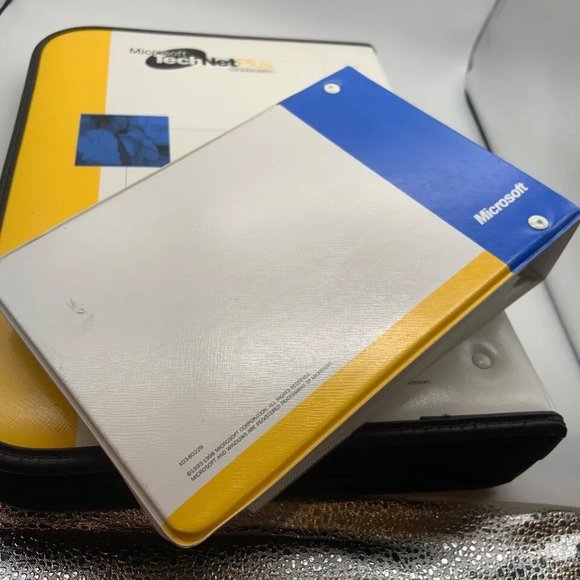 Microsoft Technet CD Subscription Binder and CD Cases Only - Picture 9 of 14